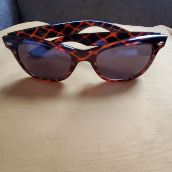 New without tag sunglasses - Picture 4 of 4